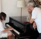 
                  Caetano Veloso vive momento especial com filho de Alinne Moraes