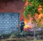 
                  Chamas são controladas em incêndio que destruiu galpão em Camaçari