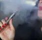 
                  Doença causada por uso de cigarro eletrônico mata mulher na Bahia