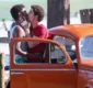 
                  Icaro Silva e Johnny Massaro trocam beijão durante gravação de série