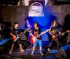 Banda formada por 5 crianças se apresenta em festival de rock, confira