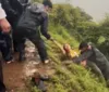 Mulher cai de altura de 18 metros ao fazer selfie em trilha; vídeo