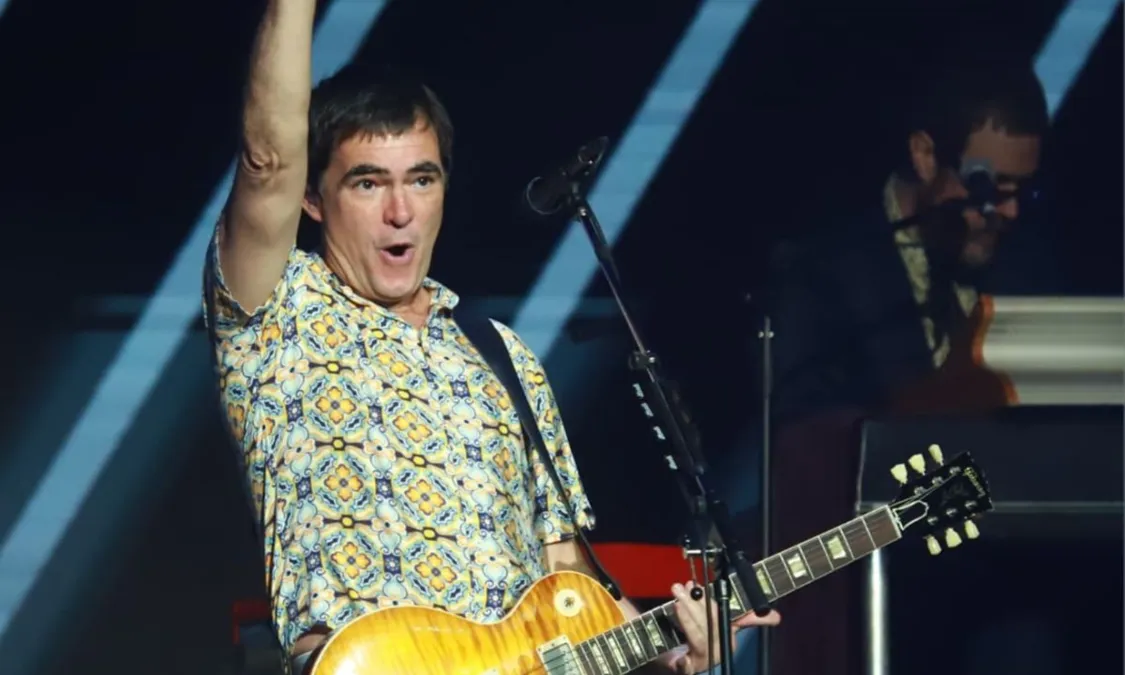 Samuel Rosa revive repertório nostálgico do Skank na Concha Acústica