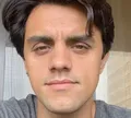 Felipe Simas se pronuncia após expor decisão da esposa: 'Perdão'