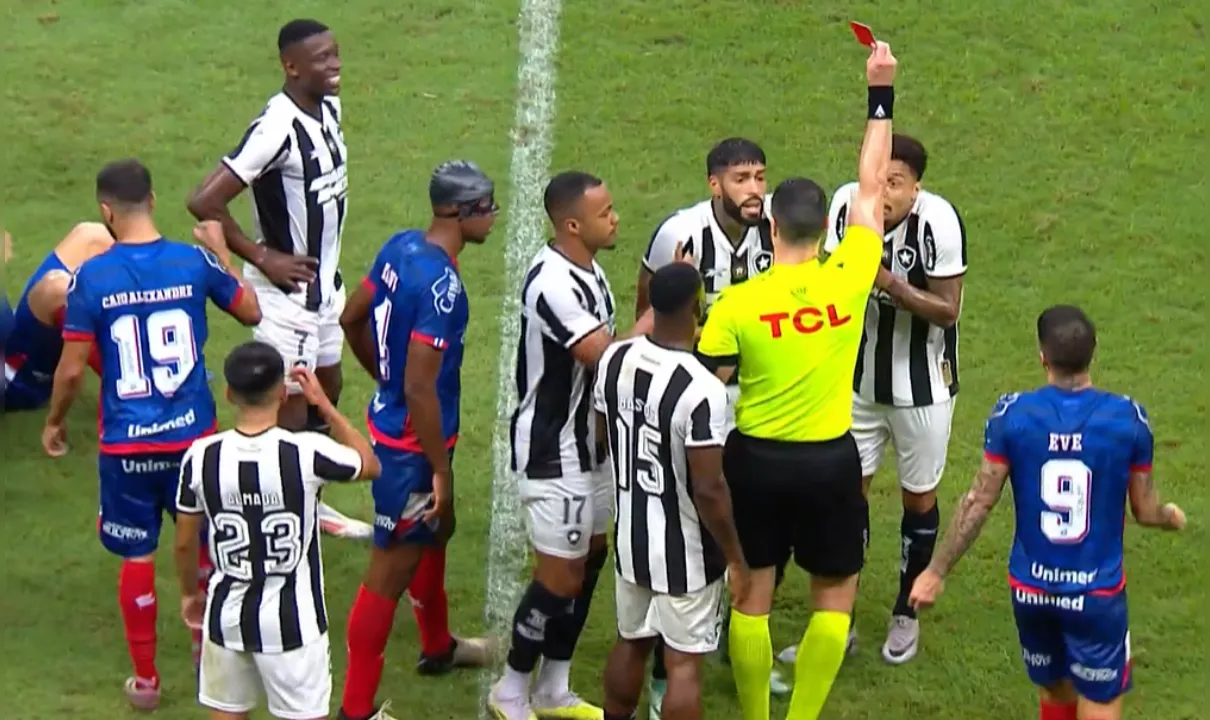 Copa do Brasil: Expulsão de Gregore, do Botafogo (Foto: Reprodução/Globoplay)