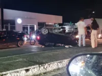 Motorista perde controle da direção, capota carro e foge em Itabuna