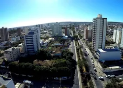 Homem utiliza barra de ferro para quebrar e roubar barbearia na Bahia