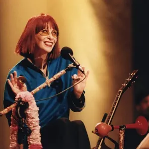 ‘Fora da Lei’: conheça música composta por Rita Lee e Ed Motta