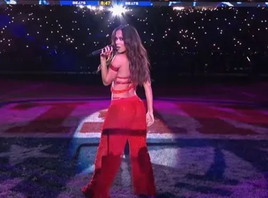 Street dance, funk e passinho: veja como foi show de Anitta na NFL