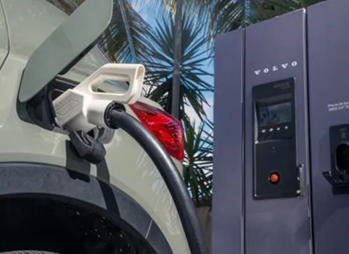 Volvo cobrará clientes por carregamento de carros elétricos rivais