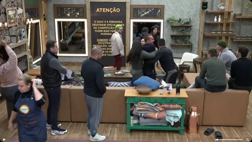 
				
					A Fazenda 16: Babi detona Sacha e revela conversa com a Record
				
				