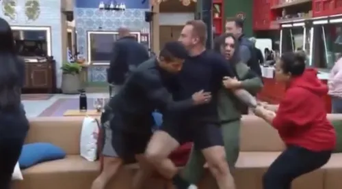 
					'A Fazenda 16': Gizelly sugere que Sacha está em crise de abstinência
				
				