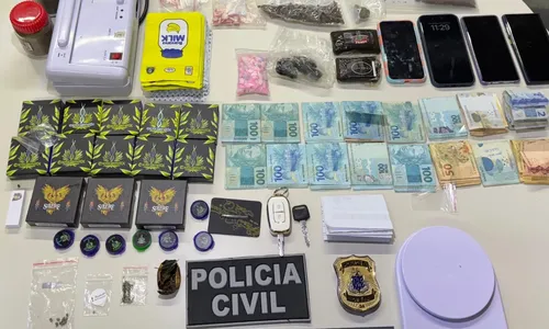 
				
					Ação prende homem e desarticula 4 estufas de maconha importada na BA
				
				