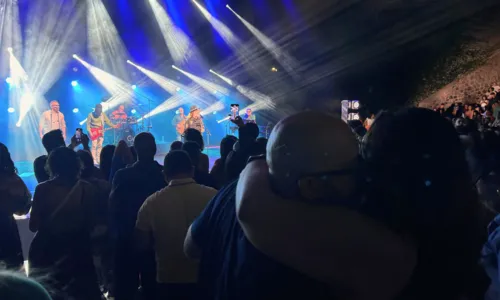 
				
					Alceu Valença faz Salvador dançar em noite mágica na Concha Acústica
				
				