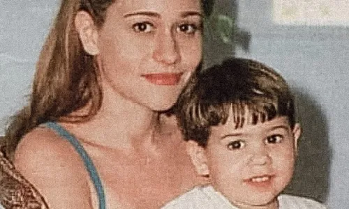 
				
					Filho de Alessandra Negrini chama atenção por semelhança com mãe
				
				