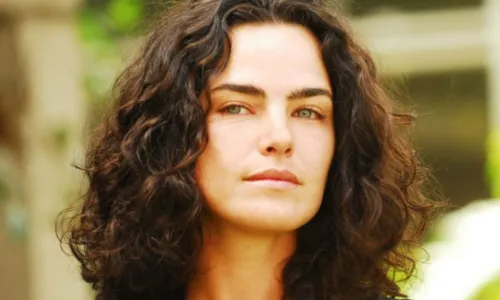 
				
					Saiba como vive Ana Paula Arósio após 15 anos longe da TV
				
				