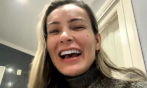 
				
					Andressa Urach é detonada após cogitar implantar terceiro seio
				
				