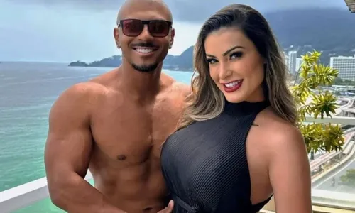 
				
					Andressa Urach choca web com novo fetiche e busca pretendente
				
				