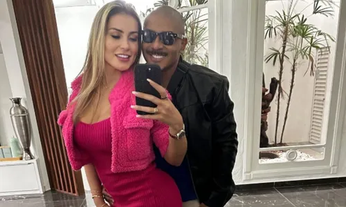 
				
					Andressa Urach faz contrato de namoro com ator pornô; saiba motivo
				
				