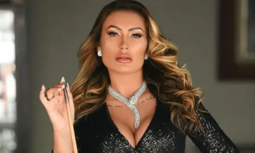 
				
					Andressa Urach posa de biquíni e mostra corpo após retirar costelas
				
				