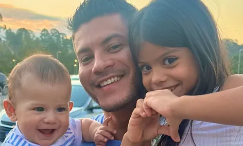 
				
					Arthur Aguiar fica de fora de festa que Maíra Cardi fez para filha
				
				