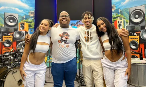 
				
					Artista baiano relembra como fez para cantar no aniversário de Anitta
				
				