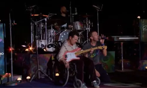
				
					Astro de 'De Volta para o Futuro' faz solo de guitarra com o Coldplay
				
				