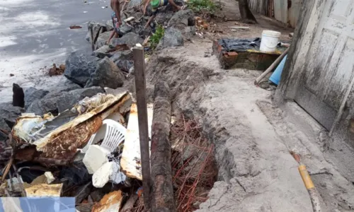 
				
					Avanço do mar causa erosão e deixa desabrigado em Ilhéus
				
				