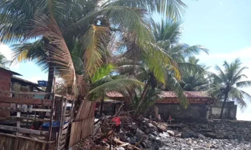 
				
					Avanço do mar causa erosão e deixa desabrigado em Ilhéus
				
				