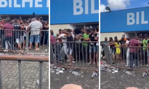 
				
					Bahia x Flamengo: torcedores brigam na fila por ingressos; veja vídeo
				
				