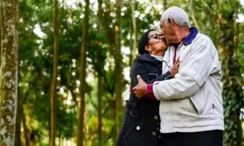 
				
					Baiana realiza sonho  de infância e se casa na igreja aos 78 anos
				
				