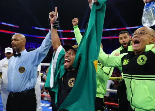 
				
					Baiano Robson Conceição conquista título mundial de boxe
				
				