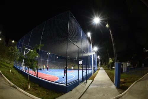 
				
					Bairro do Stiep, em Salvador, ganha nova praça e quadra poliesportiva
				
				