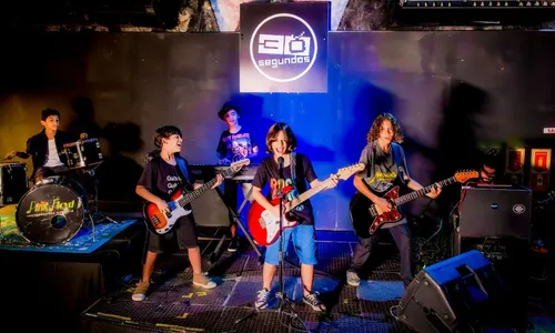 
				
					Banda formada por 5 crianças se apresenta em festival de rock, confira
				
				