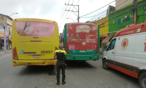 
				
					Batida de ônibus deixa 9 feridos no bairro da Calçada
				
				