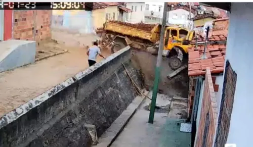 
				
					Batida entre caminhões deixa uma pessoa morta e duas feridas na Bahia
				
				