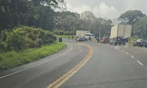 
				
					Batida entre carro e caminhão deixa vítimas em estado grave na BR-101
				
				