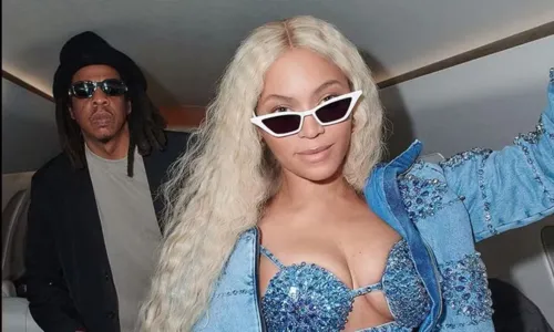 
				
					Beyoncé oferece bolsas de R$ 10 mil para estudantes na Bahia
				
				