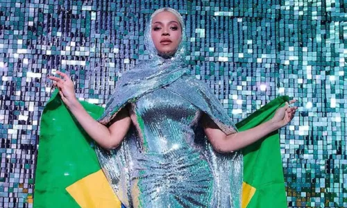 
				
					Beyoncé oferece bolsas de R$ 10 mil para estudantes na Bahia
				
				