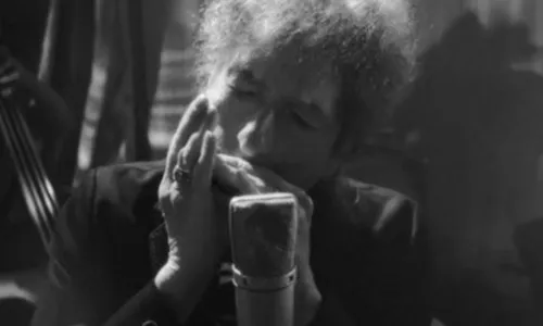 
				
					Bob Dylan proíbe celular e aparelhos fotográficos em nova turnê
				
				