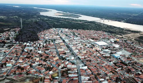 
				
					Bom Jesus da Lapa: moradores enfrentam 8 dias sem água em meio a calor
				
				