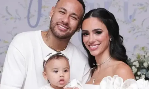 
				
					Mãe de suposta filha de Neymar surpreende com publicação para Mavie
				
				