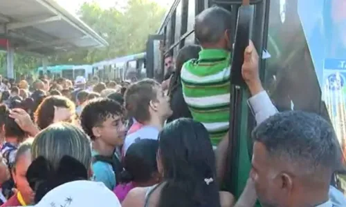 
				
					Cabo aéreo se rompe e linha 2 do metrô apresenta lentidão em Salvador
				
				