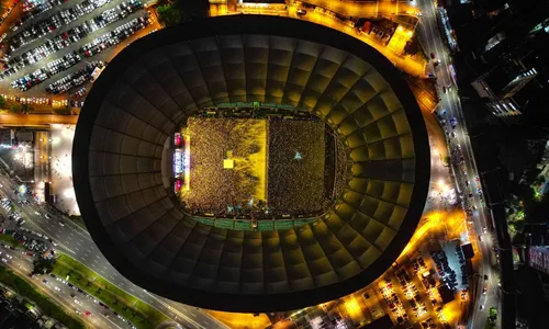 
				
					Caetano Veloso e Maria Bethânia abrem venda do camarote para Salvador
				
				