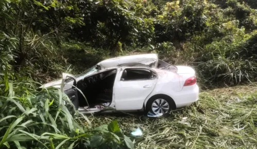 
				
					Caminhão capota e deixa um morto em rodovia da Bahia
				
				