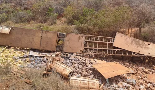 
				
					Acidente com caminhões deixa ferido na BR-116 em Abaré
				
				