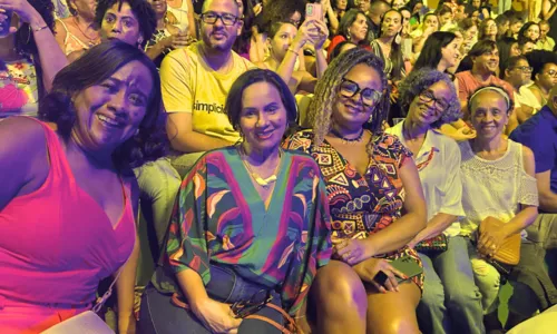 
				
					'Carnaval fora de época': Banda Mel celebra 40 anos com Daniela e Luiz
				
				