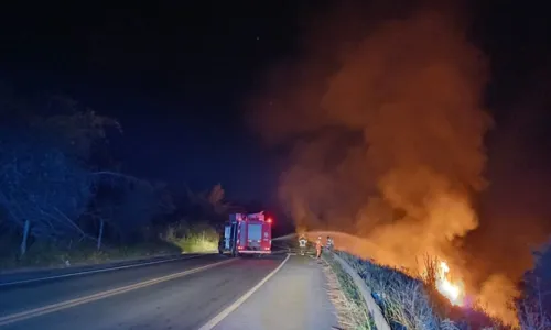 
				
					Carreta explode e motorista morre carbonizado em Teixeira de Freitas
				
				