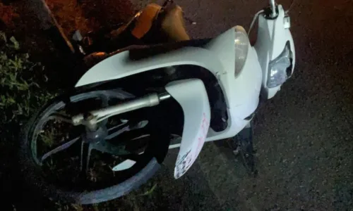 
				
					Carro bate em moto e deixa duas jovens feridas na Bahia
				
				