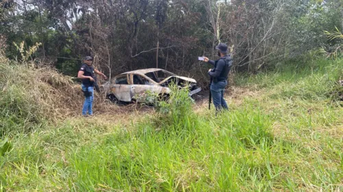 
				
					Carro de turistas desaparecidos na Bahia é encontrado carbonizado
				
				